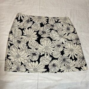 GAP Floral Black and White Stretch Skirt with Bead Embellishment - Women Size-6